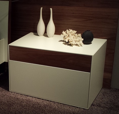 Hulsta nachtkast Lunis twee lade, laag, hoog, 50 hoog, 50, 60, 70 breed, hout of lak kleur wit, kersen, gerookt eiken